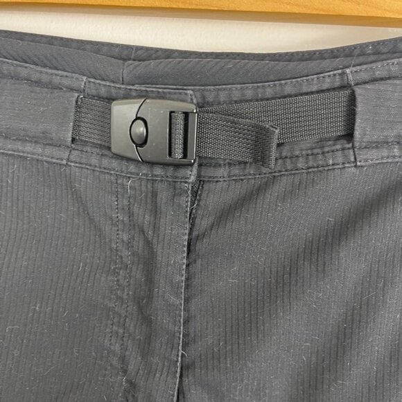 MEC Women's Black Short w/ Zip Pockets & Built-In Belt - Picture 3 of 6